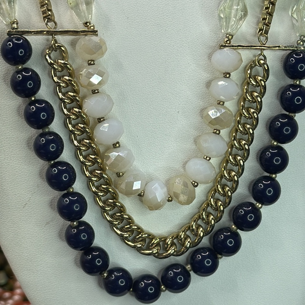 The limited gold tone, lobster, clasp, three strand, crystal and acrylic - Picture 4 of 4